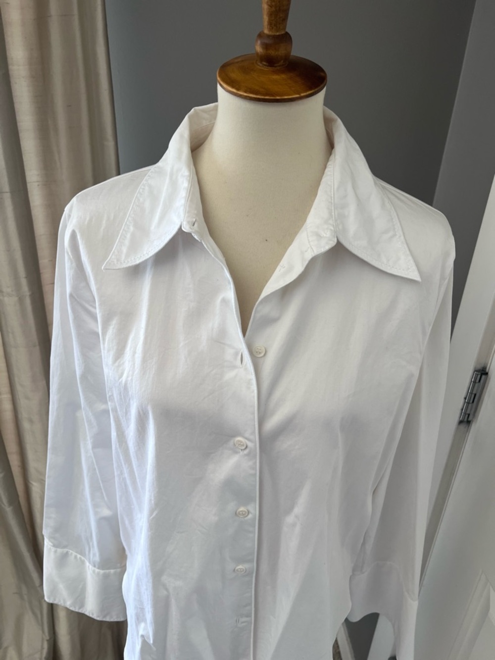 ZARA Classic White Button-Up Shirt - with oversized cuff and collar